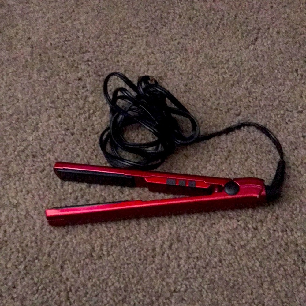 Alexis Pro by Marianna flat iron
